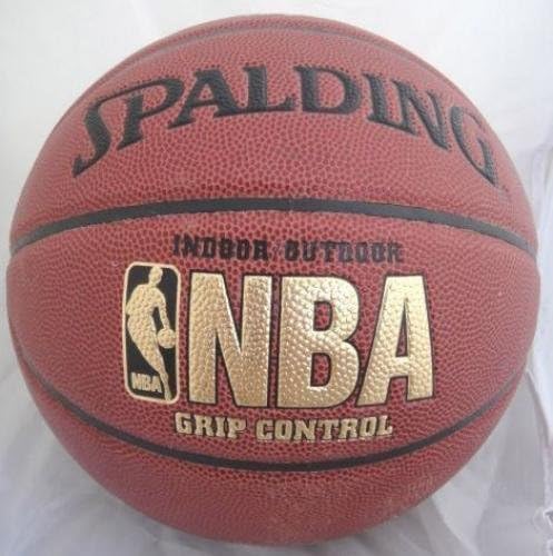 Уолт Клайд Фрейзър подписа договор с Сполдингом по баскетбол в закрито / На открито JSA - Баскетболни топки